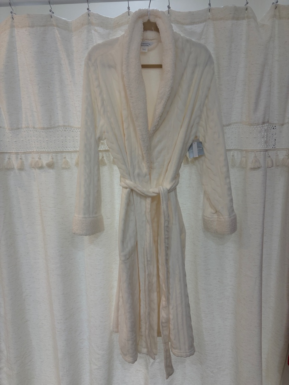 Liz Claiborne White Plush Shawl-Collar Robe